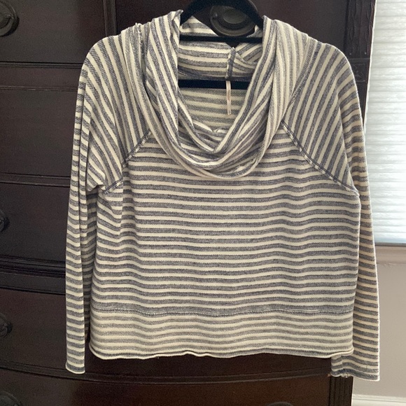 Free People Sweater 🌅 - Picture 1 of 3